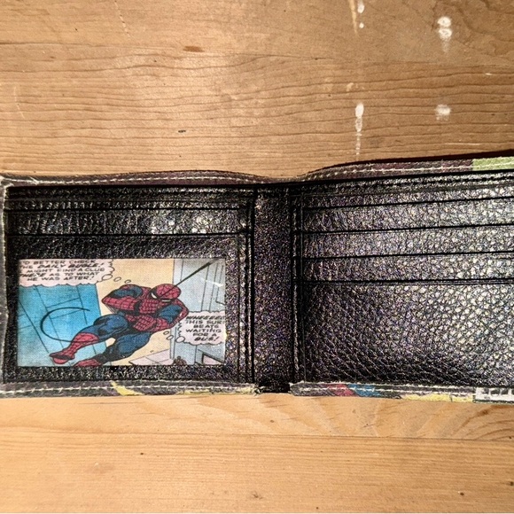 Marvel Comics Vintage Comic Style Wallet - Picture 7 of 7